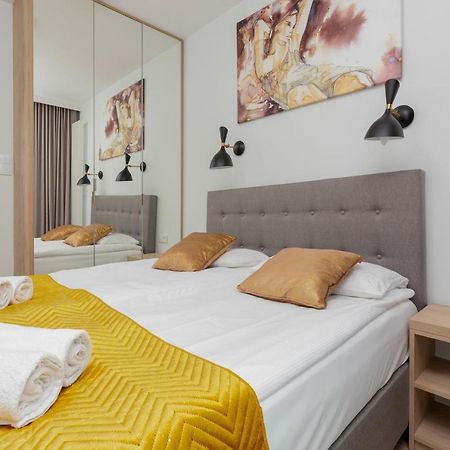 Mennica Residence - City Center Apartments By Noclegi Renters Warszawa Zewnętrze zdjęcie